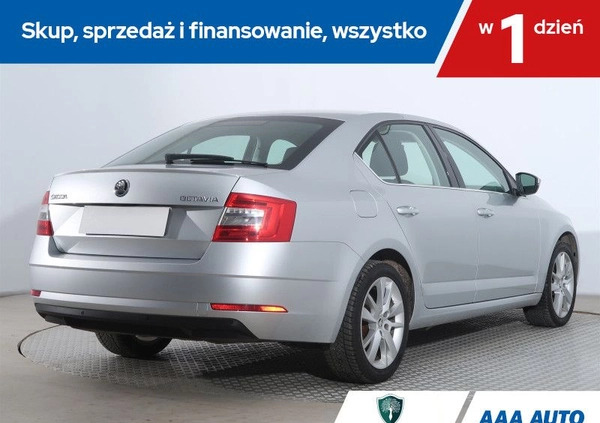 Skoda Octavia cena 72000 przebieg: 110208, rok produkcji 2018 z Łazy małe 277